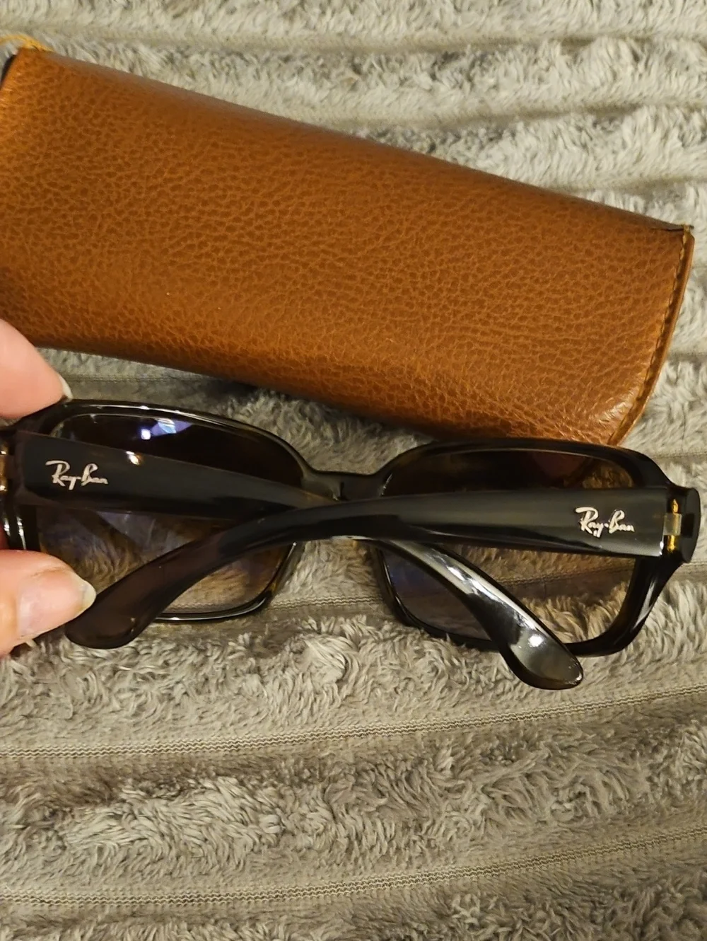 Ray-Ban retail 215